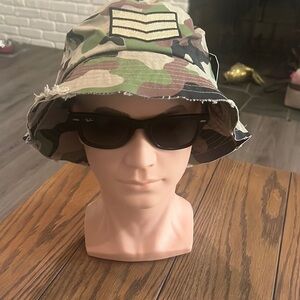 Beautiful Giant cool bucket hat!